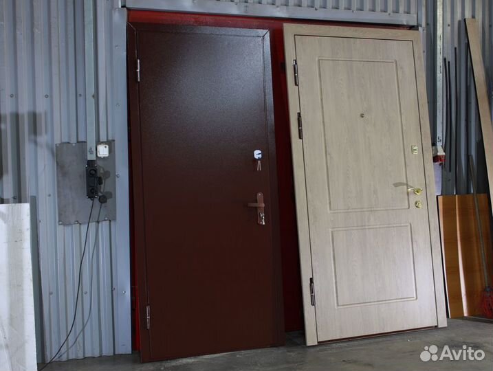 Дверь входная металлическая в квартиру