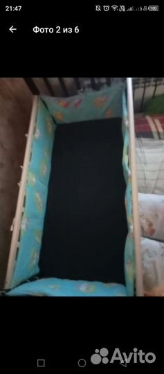 Детская кроватка с маятником