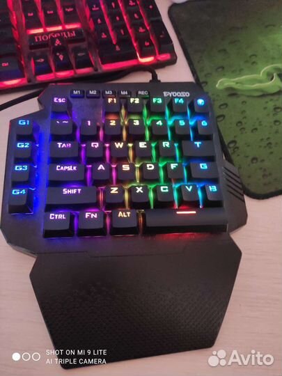 Игровая беспроводная механическая клавиатура