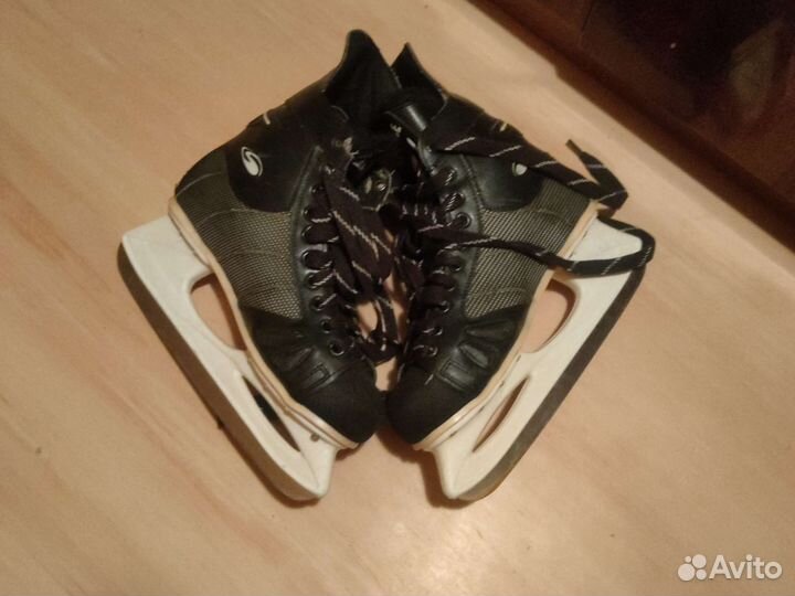 Коньки хоккейные