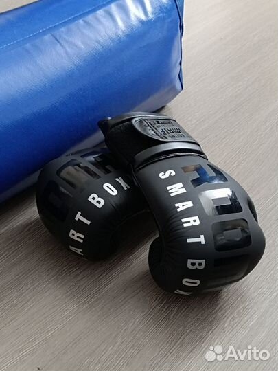 Боксерская груша и перчатки