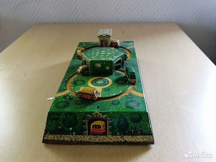 Заводная игрушка 50х годов жестяная