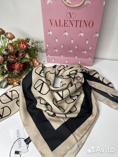 Шелковый платок Valentino бежевый