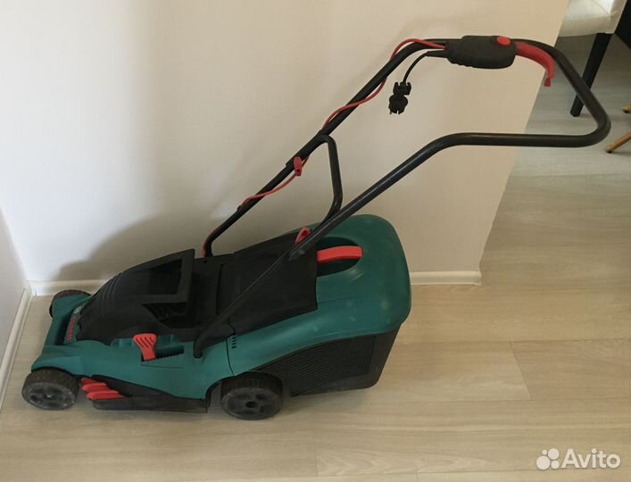 Газонокосилка Bosch Rotak 32