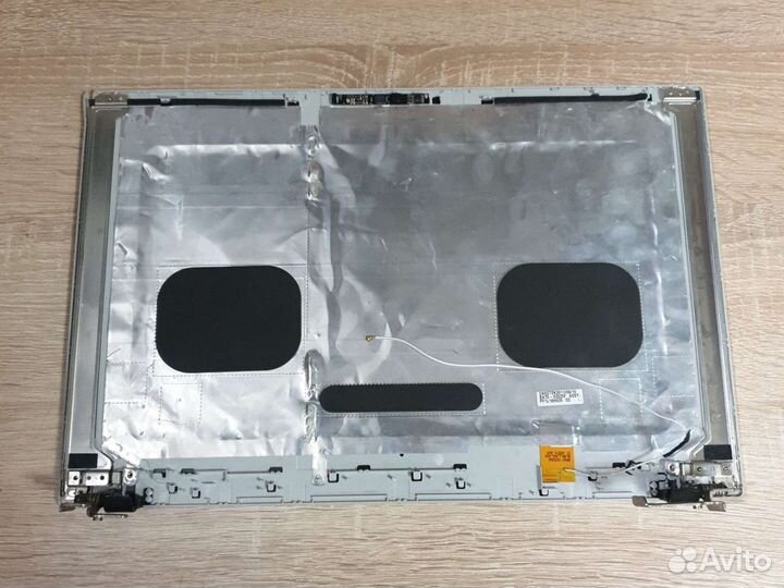 Крышка матрицы ноутбука Samsung np300v5a трещинка