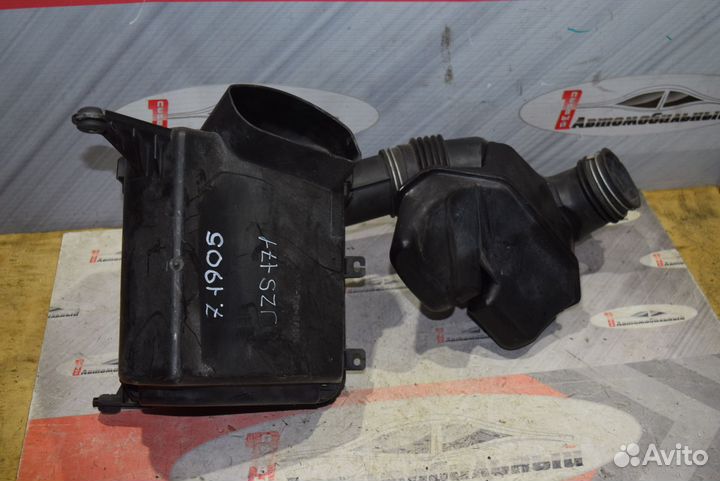 Корпус воздушного фильтра c Toyota Crown JZS171 1J