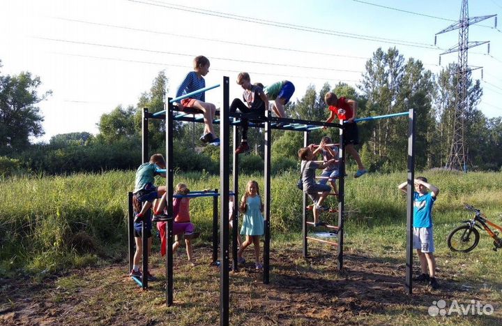 Уличный спортивный комплекс