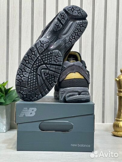 Кроссовки мужские NEW balance 2002r