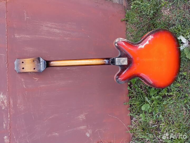 Советская бас гитара