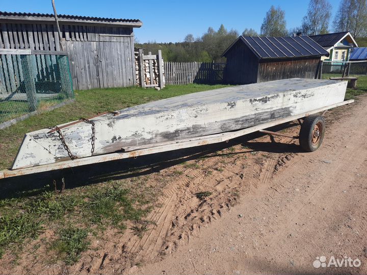Лодка деревянная