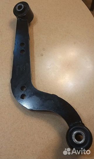 Поперечный верхний правый рычаг Toyota RAV4