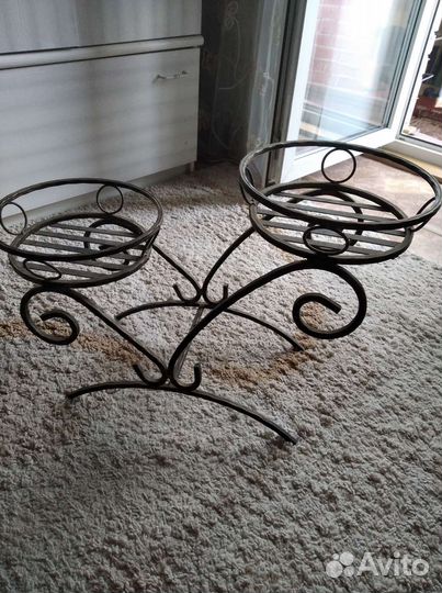 Подставка для цветов напольная металлическая