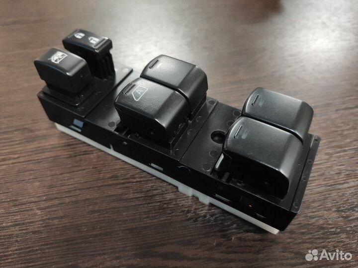 Блок управления стеклоподъемниками передний левый