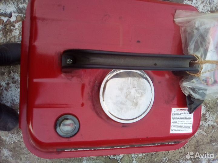 Бензогенератор новый