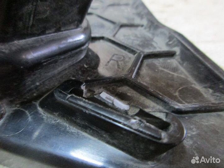 Кронштейн решетки радиатора правый VW Polo (RUS) 2