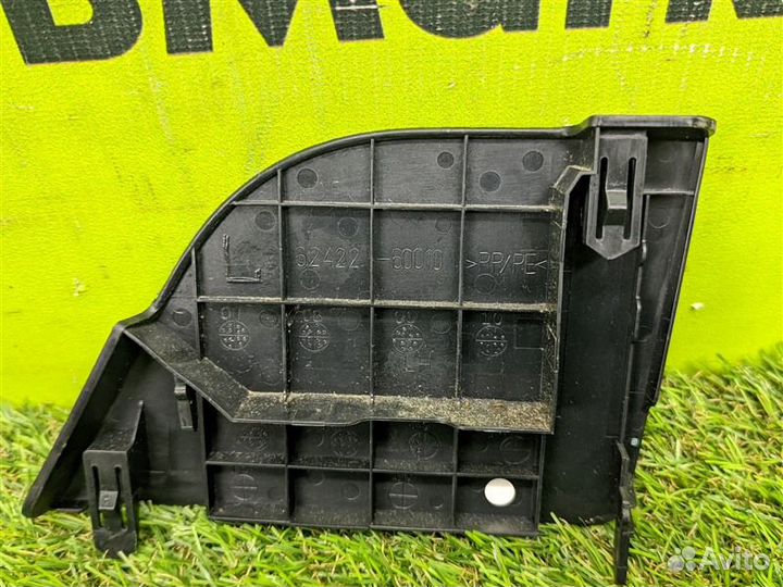 Заглушка левая Toyota Land Cruiser URJ202 1UR-FE