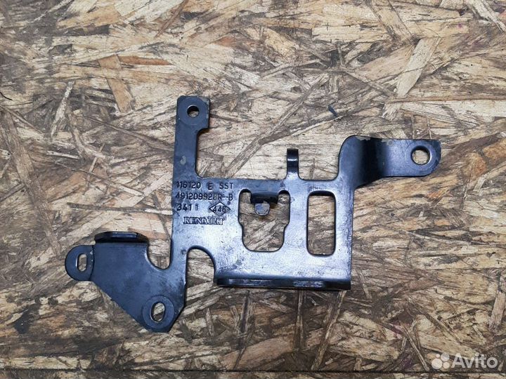 Кронштейн эгур Рено Дастер