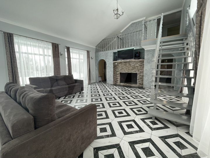 Дом 220 м² на участке 10 сот.