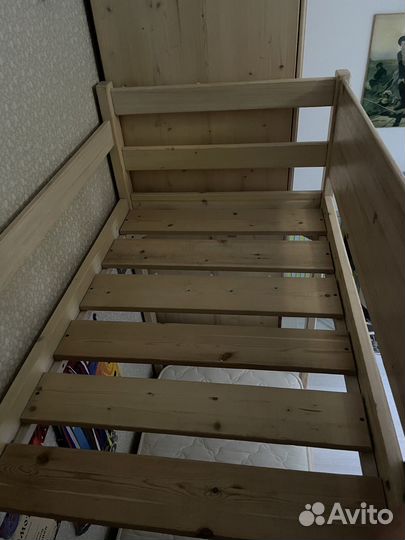 Комплект мебели в детскую комнату