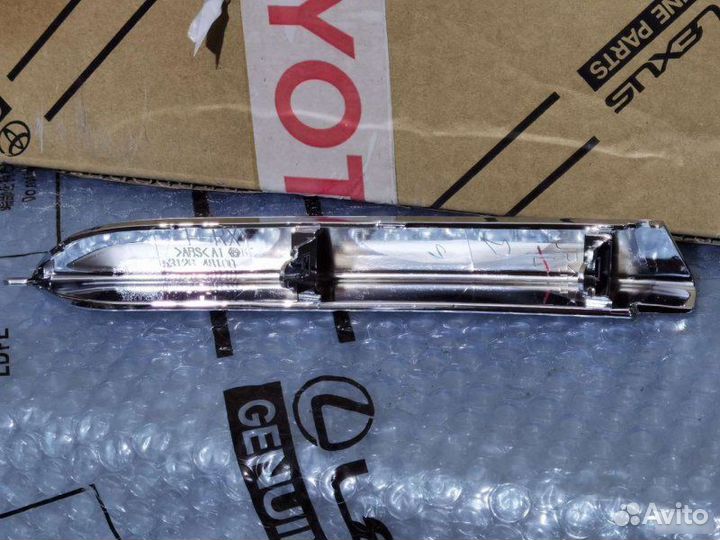 Заглушка бампера левая Lexus Rx