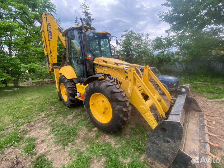 Экскаватор-погрузчик Komatsu WB93R-5E0, 2012