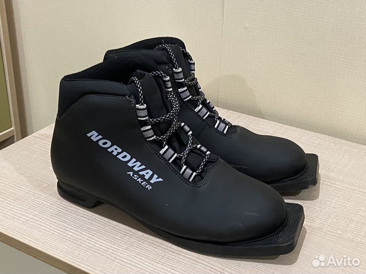 Ботинки и палки лыжные Nordway