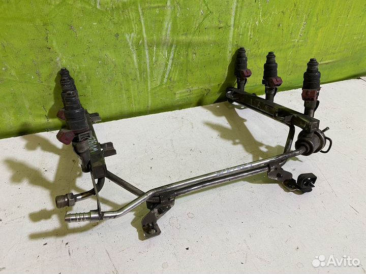 Рейка топливная форсунка VW Audi Skoda 078133681AJ