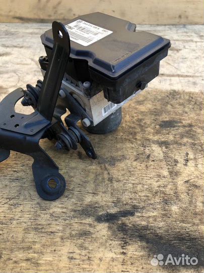 Блок ABS VW Passat B7