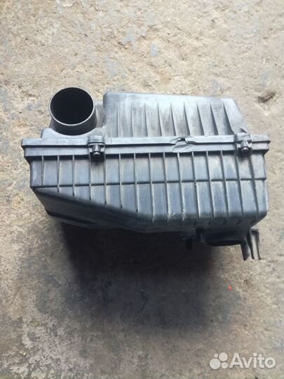 Корпус воздушного фильтра Пежо 406