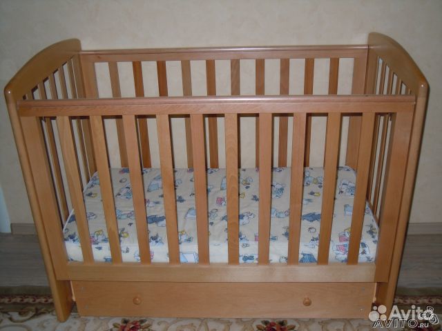 Детская деревянная кровать маятник с ящиком