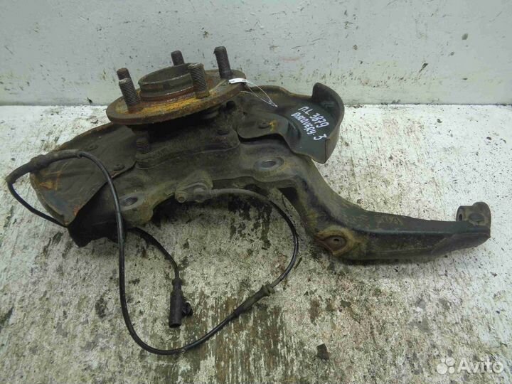 Кулак поворотный левый Land Rover Discovery 3 LA 8