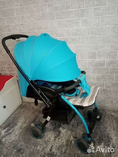 Легкая прогулочная коляска с перекидной ручкой