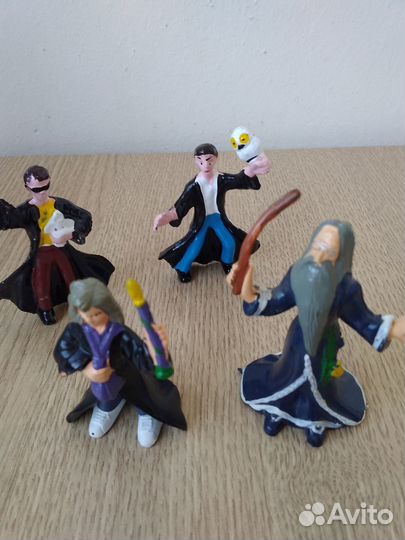 Фигурки из Гарри Поттера и собор парижской богомат
