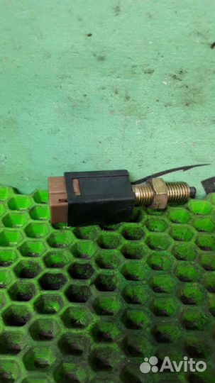 Датчик положения педали тормоза Nissan Sunny