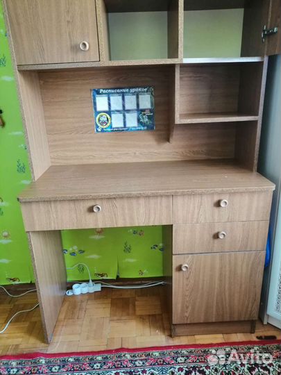 Продаю школьный уголок