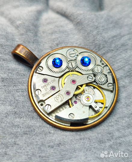 Кулон из часового механизма СССР с Сваровски