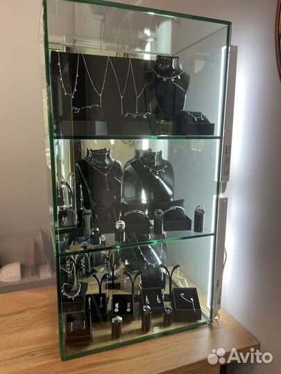 Стеклянная витрина