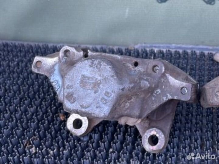 Суппорт задний правый Mercedes W124