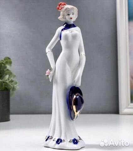 Фарфоровые статуэтки девушек