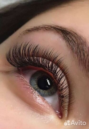 Модель на наращивание ресниц