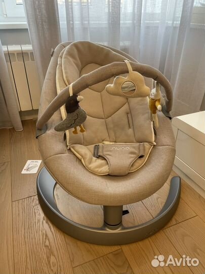 Шезлонг nuna leaf бежевый