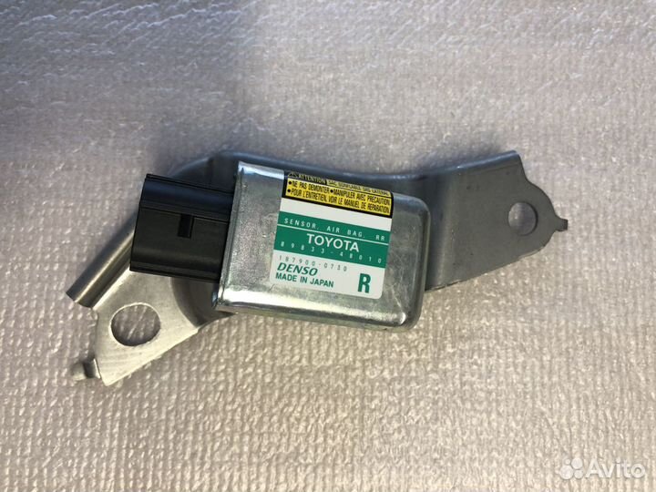 Датчик air bag зад прав Lexus RX300 8983348010