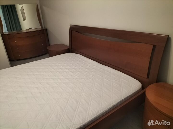 Спальный гарнитур Италия б/у