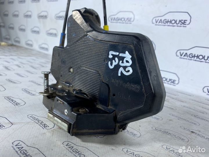 Замок двери задний левый Toyota Corolla 120 1.6