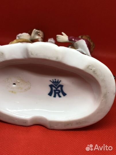 Статуэтка фарфор 
