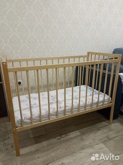 Детская кроватка с матрасом и бортами