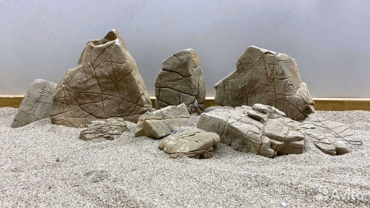 Камни, коряги, грунты