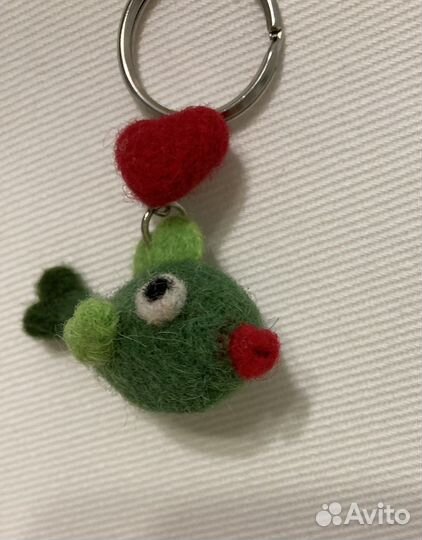 Игрушка брелок из шерсти рыбка ручной работы