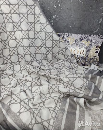 Шерстяной платок Christian Dior