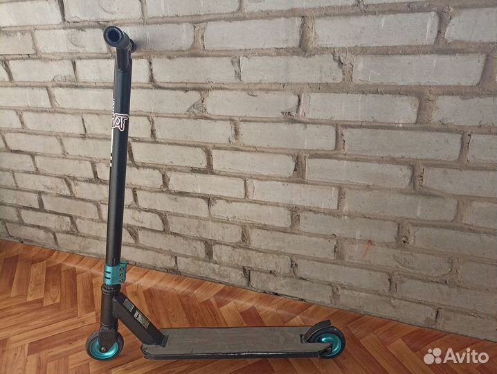 Трюковой самокат фирмы Reation